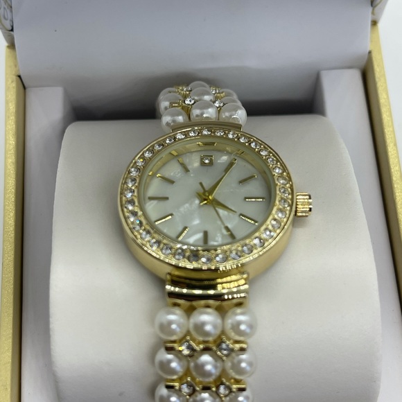 BNIB Charter Club Ladies Watch Pearl style - Picture 8 of 9